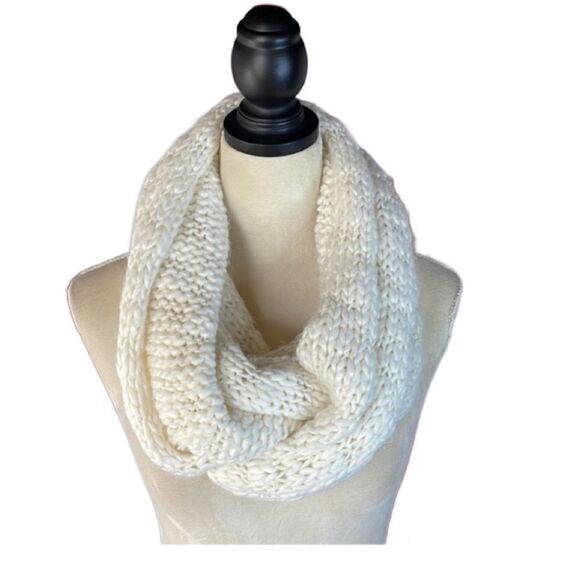 White Chunky Knit Infinity Scarf (One Size) - Picture 2 of 11